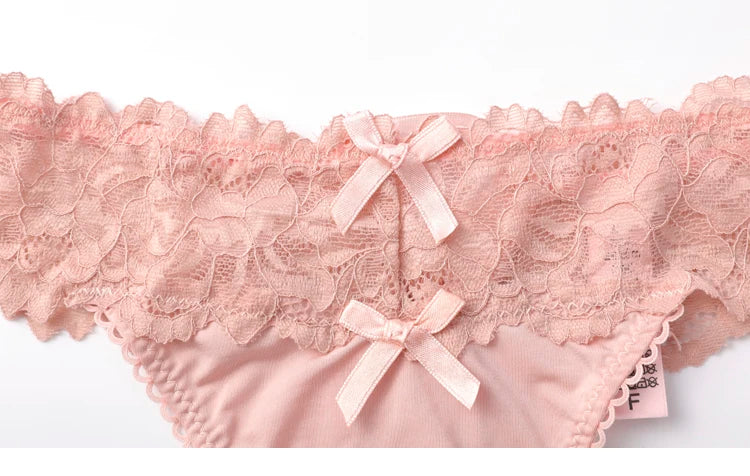 Lace Temptation – String Brodé