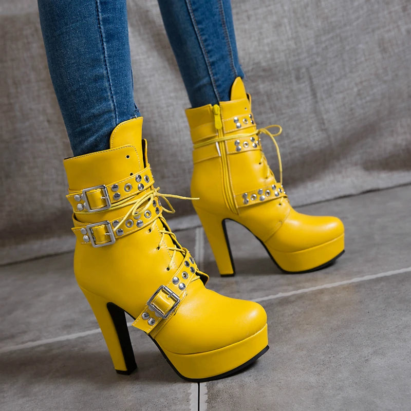 "Bold Steps – Bottines à Talon Carré avec Lacets"