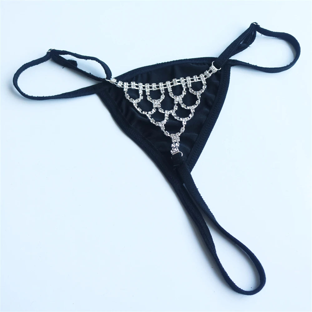 Crystal Glow – Chaîne de Taille & Short Bijou Strass