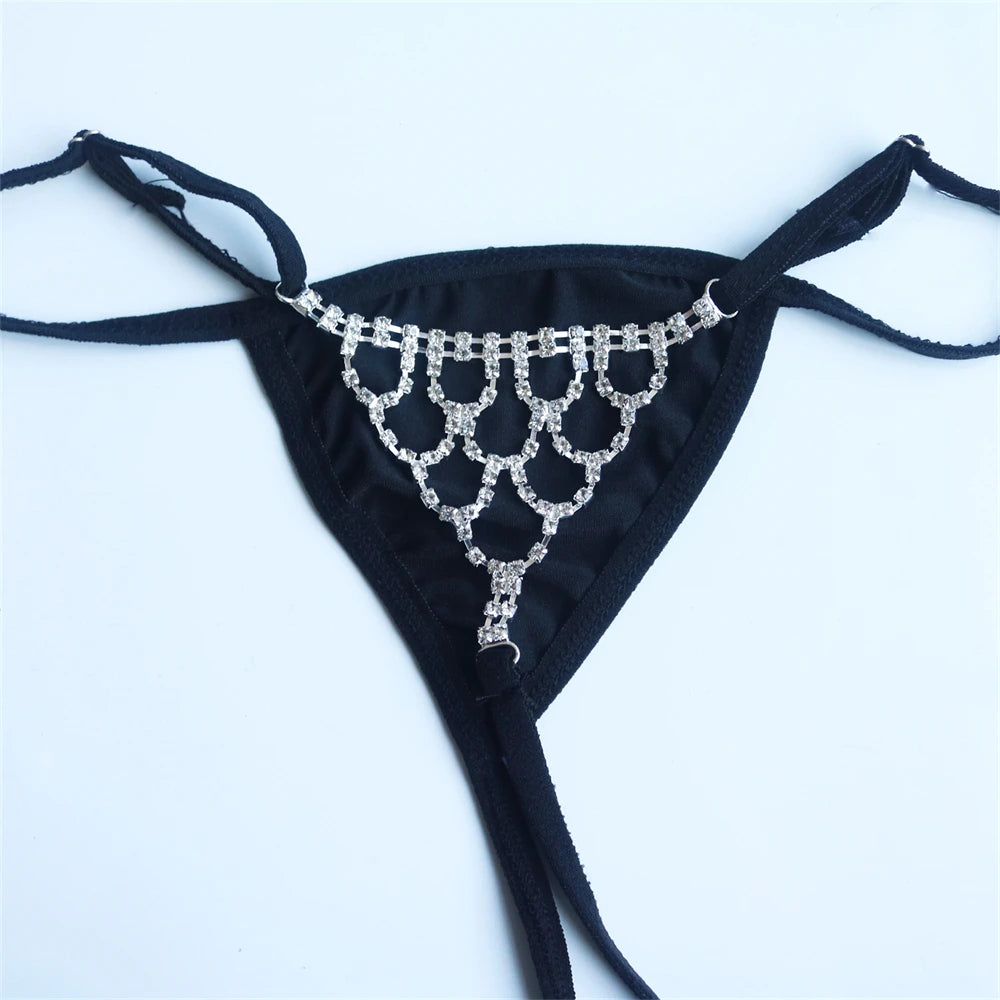 Crystal Glow – Chaîne de Taille & Short Bijou Strass