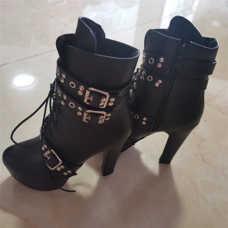 "Bold Steps – Bottines à Talon Carré avec Lacets"