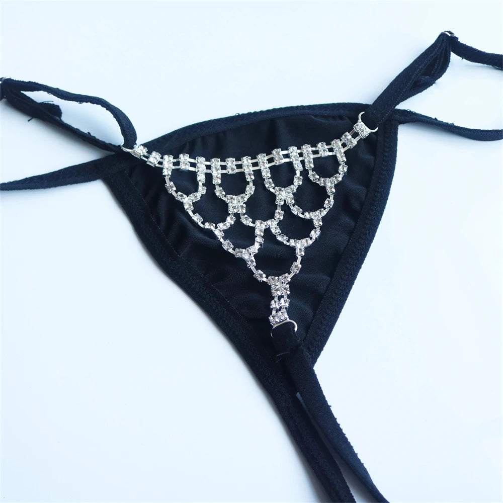 Crystal Glow – Chaîne de Taille & Short Bijou Strass