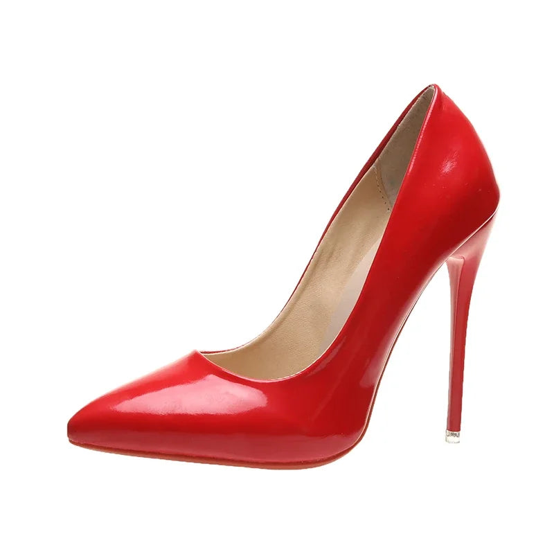 "Élégance Rouge" – L'Escarpin Iconique au Charme Incomparable