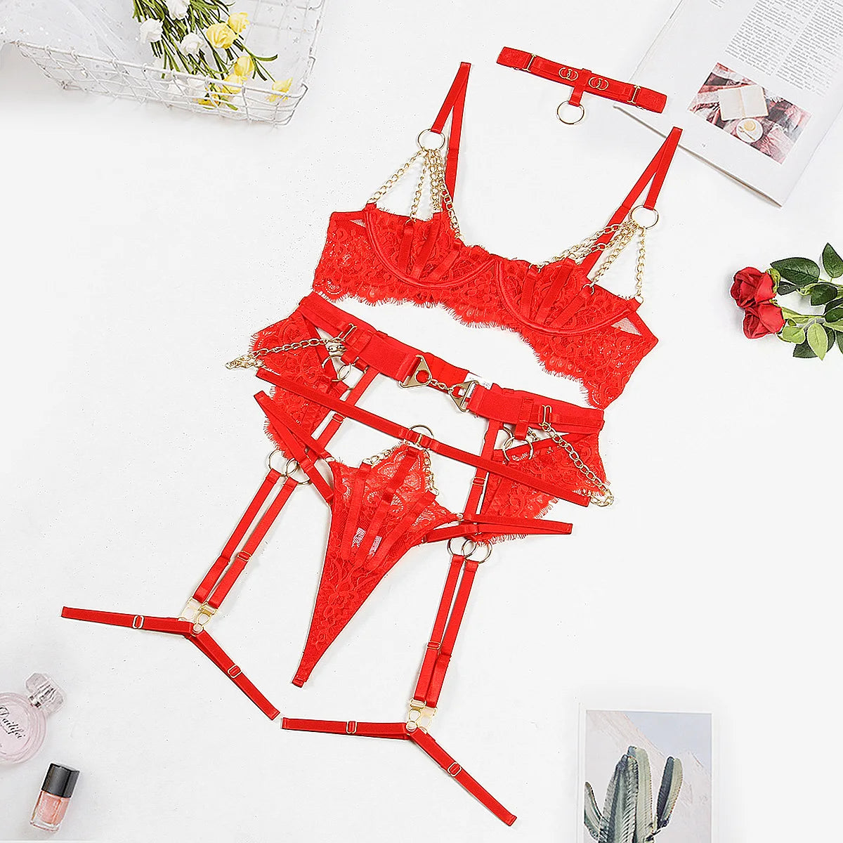 Red Temptation – Ensemble Lingerie Dentelle & Chaîne