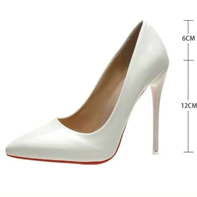 "Élégance Rouge" – L'Escarpin Iconique au Charme Incomparable