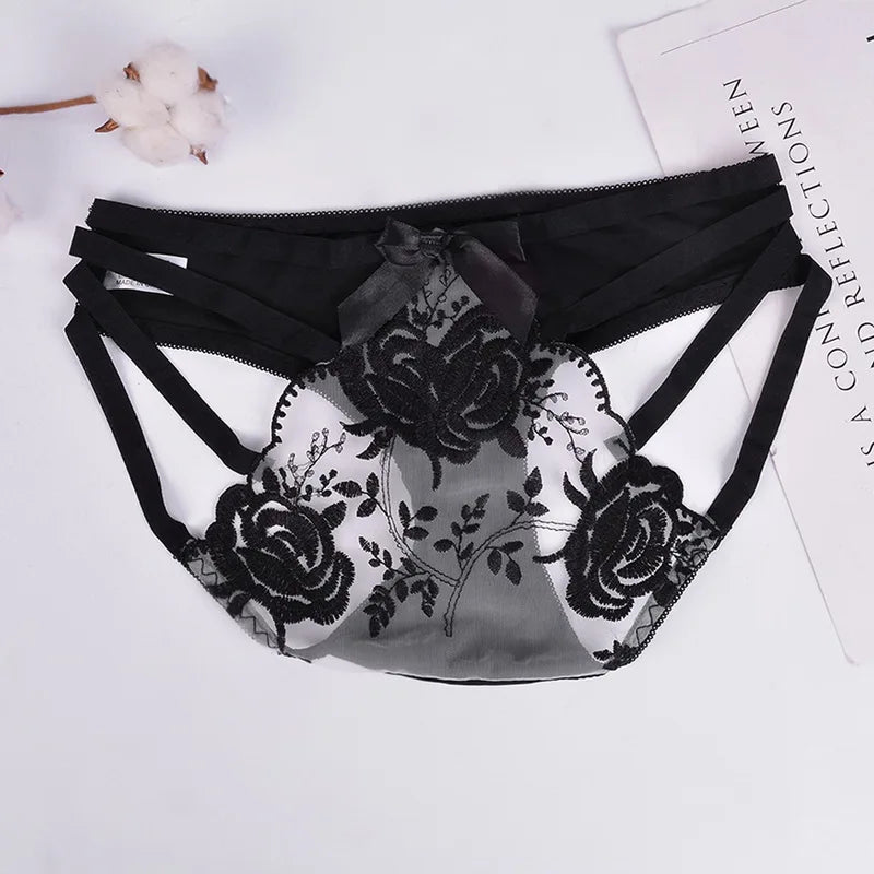 "Feline Chic" – String Léopard & Dentelle Ultra Sexy