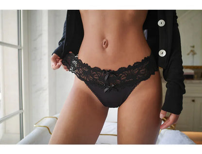 Lace Temptation – String Brodé