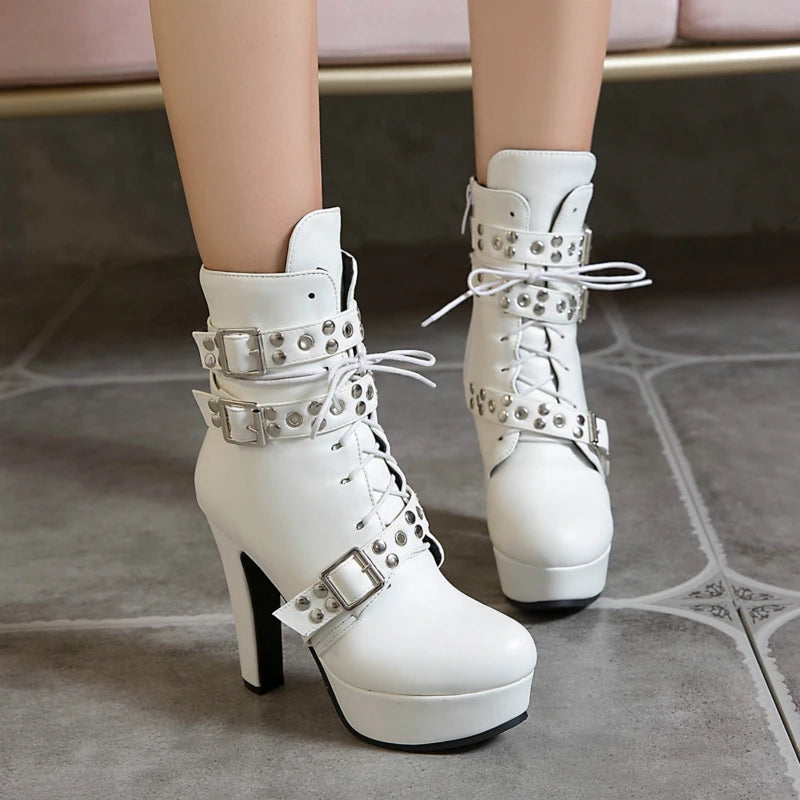 "Bold Steps – Bottines à Talon Carré avec Lacets"