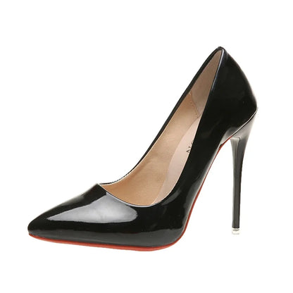 "Élégance Rouge" – L'Escarpin Iconique au Charme Incomparable