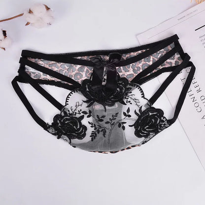 "Feline Chic" – String Léopard & Dentelle Ultra Sexy