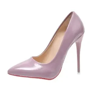 "Élégance Rouge" – L'Escarpin Iconique au Charme Incomparable