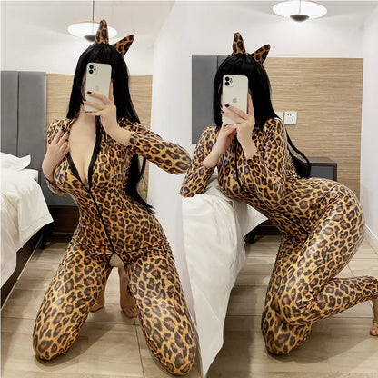 "Wild Prowler" – Bodysuit Léopard Brillant à Ouverture Sexy