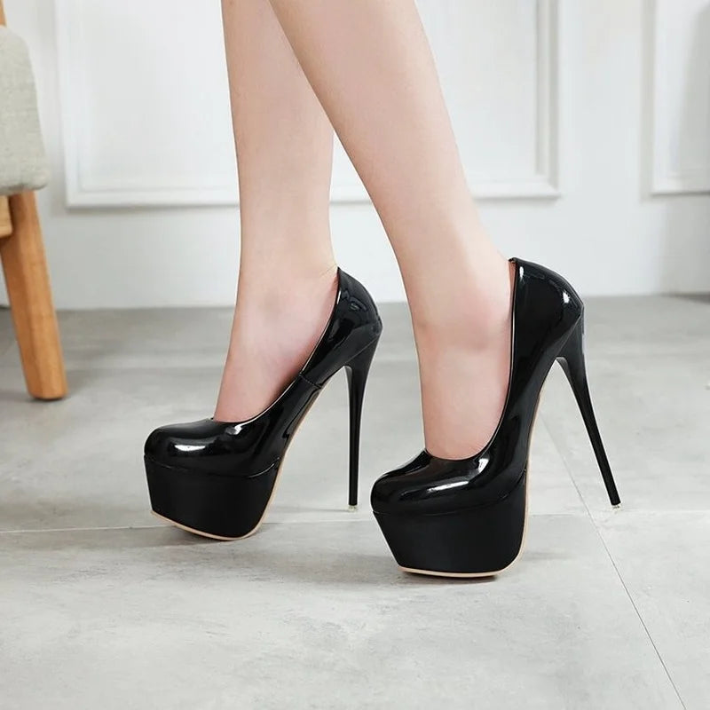 "DivineStiletto" – L’Exaltation du Glamour et de l’Élégance