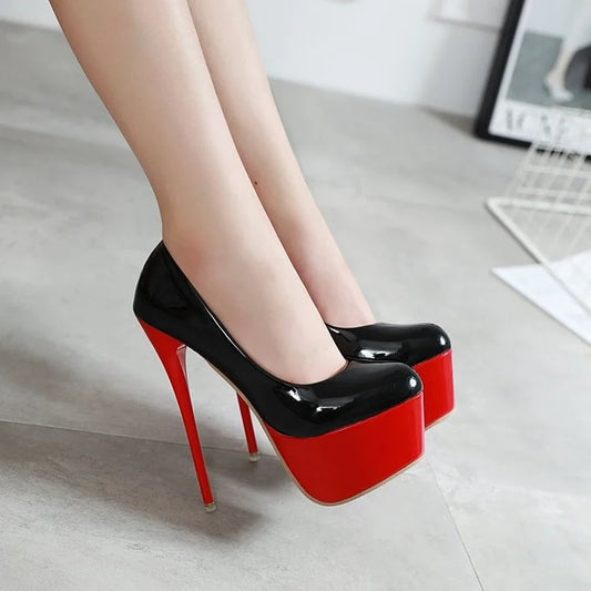 "DivineStiletto" – L’Exaltation du Glamour et de l’Élégance
