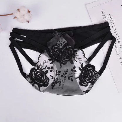 "Feline Chic" – String Léopard & Dentelle Ultra Sexy